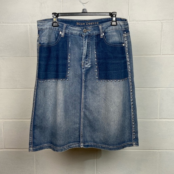 Blue Desire Women's Two Tone Wash Studded Denim Mini Skirt‎ Size 10 Blue Western - Picture 1 of 7